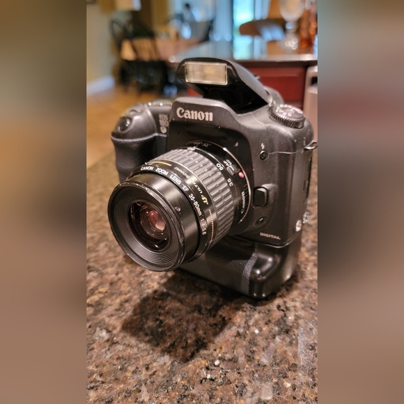 Canon EOS 10D 6.3MP Digital SLR Camera - Black Canon Ultra Sonic 35-80mm Lens - Picture 1 of 11